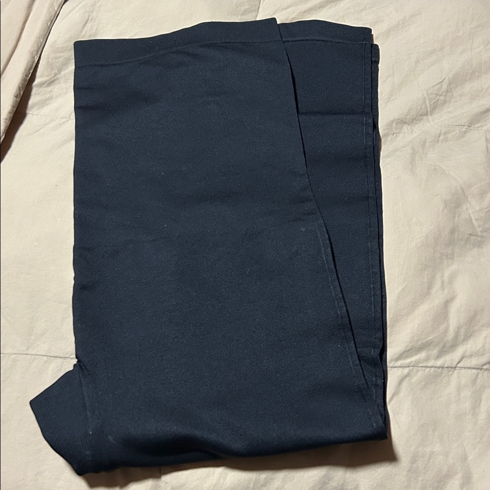 Empetua Black High-Rise Capri Leggings